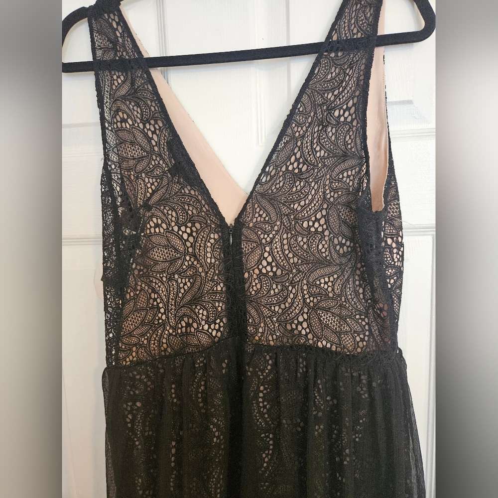 NWT. Dynamite Black Lace Maxi Dress Sheer Overlay V-neck Sleevless Evening XL. - Picture 7 of 10